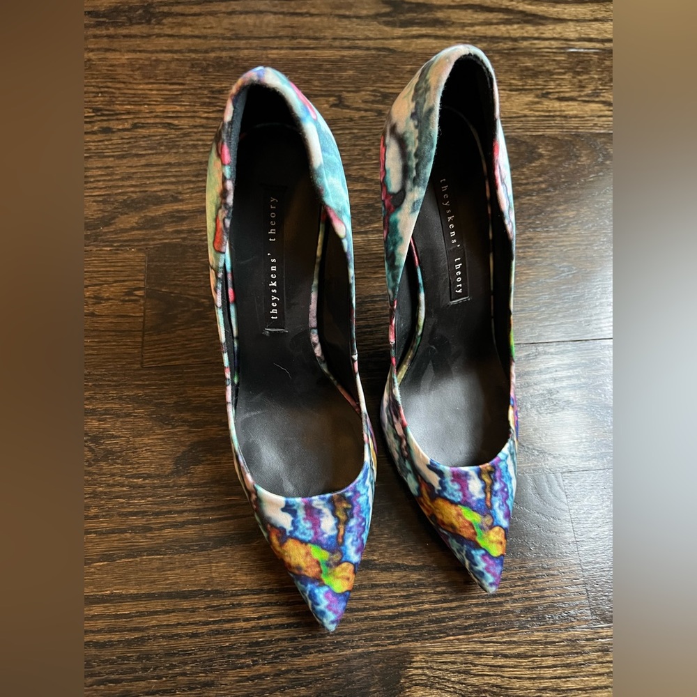 theyskens theory multicolor pumps